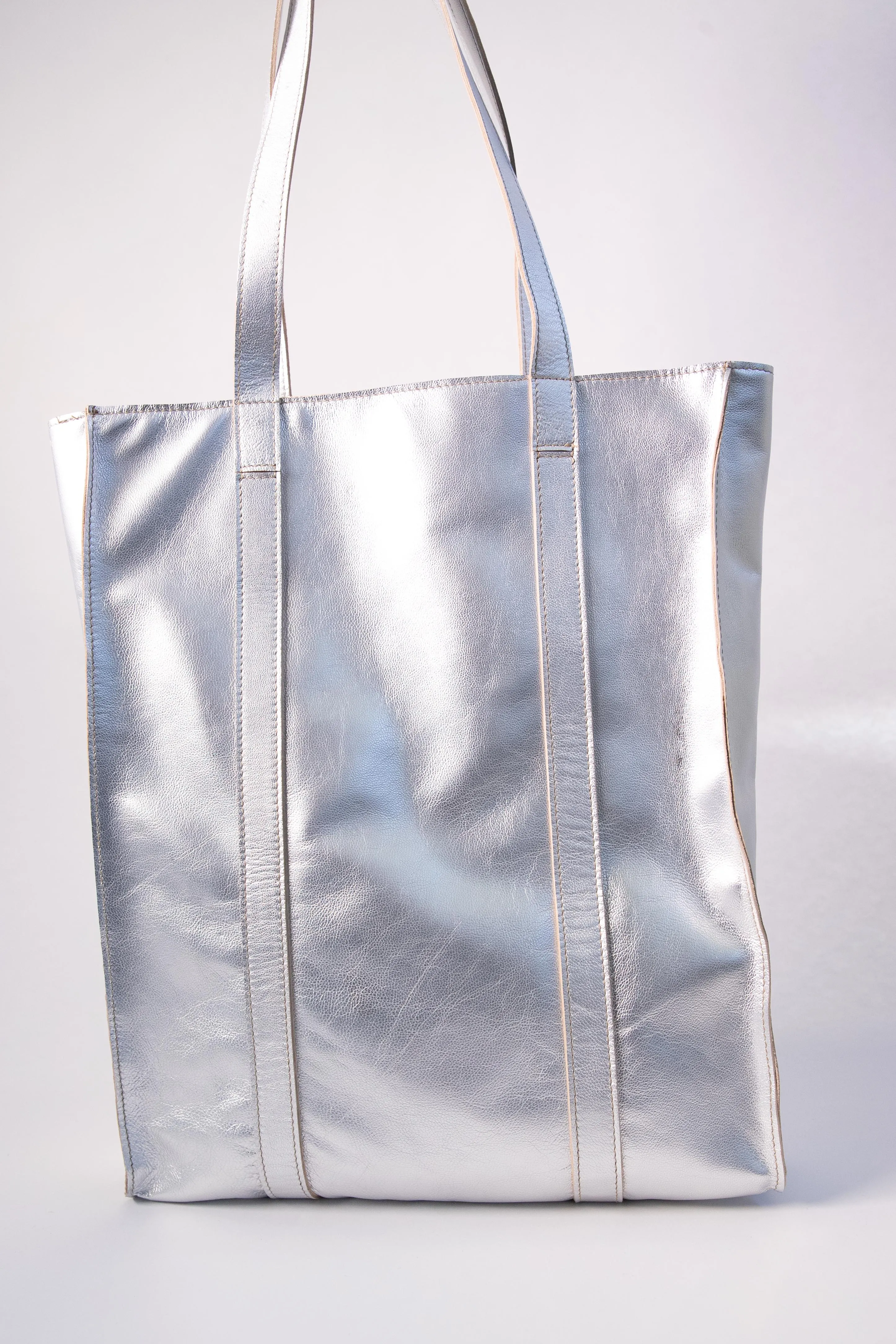 Harpers Emporium Never Full Tote in metallic Silver