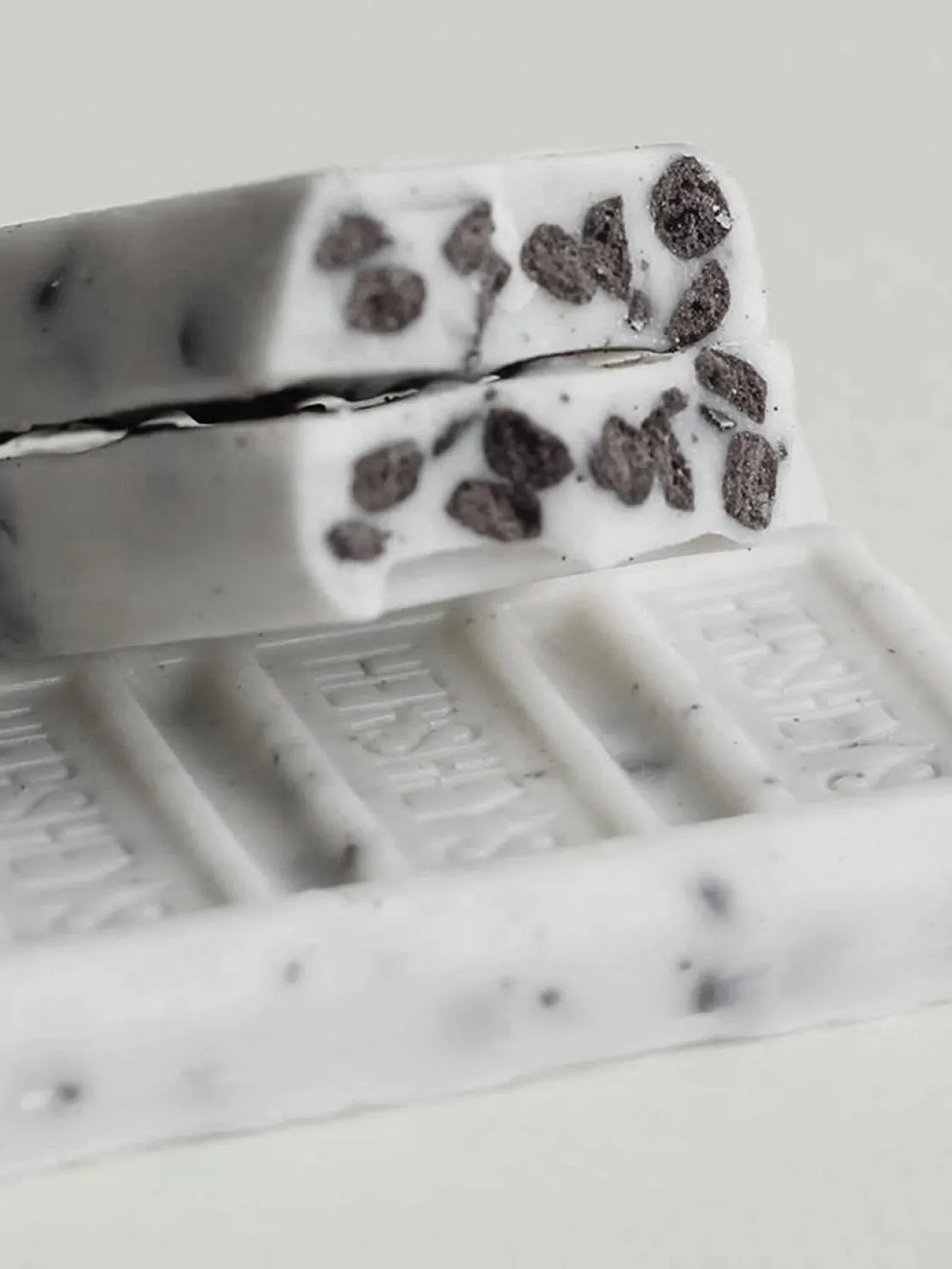 Hershey's Cookies and Creme Bar