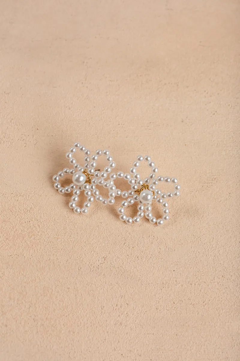 Kimmy Flower Pearl Earrings