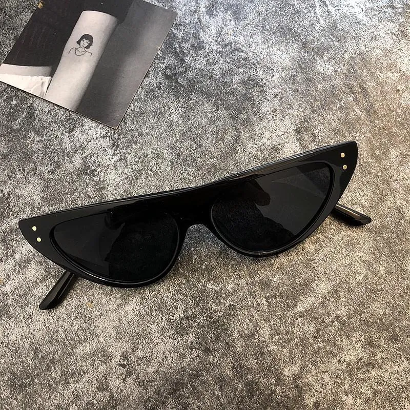 Trendy Plastic Pointy Frame Sunglasses